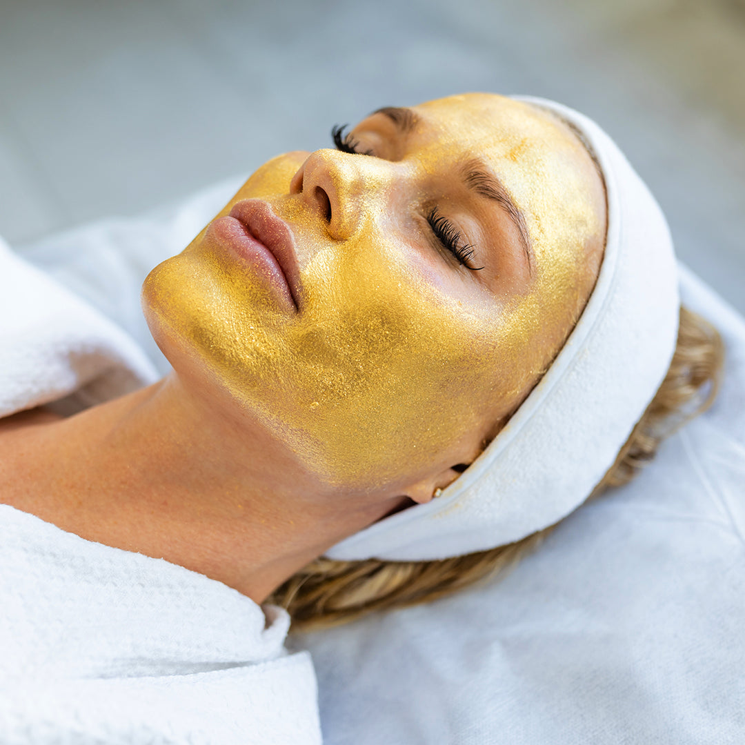 تنظيف بشرة للوجه مع ماسك