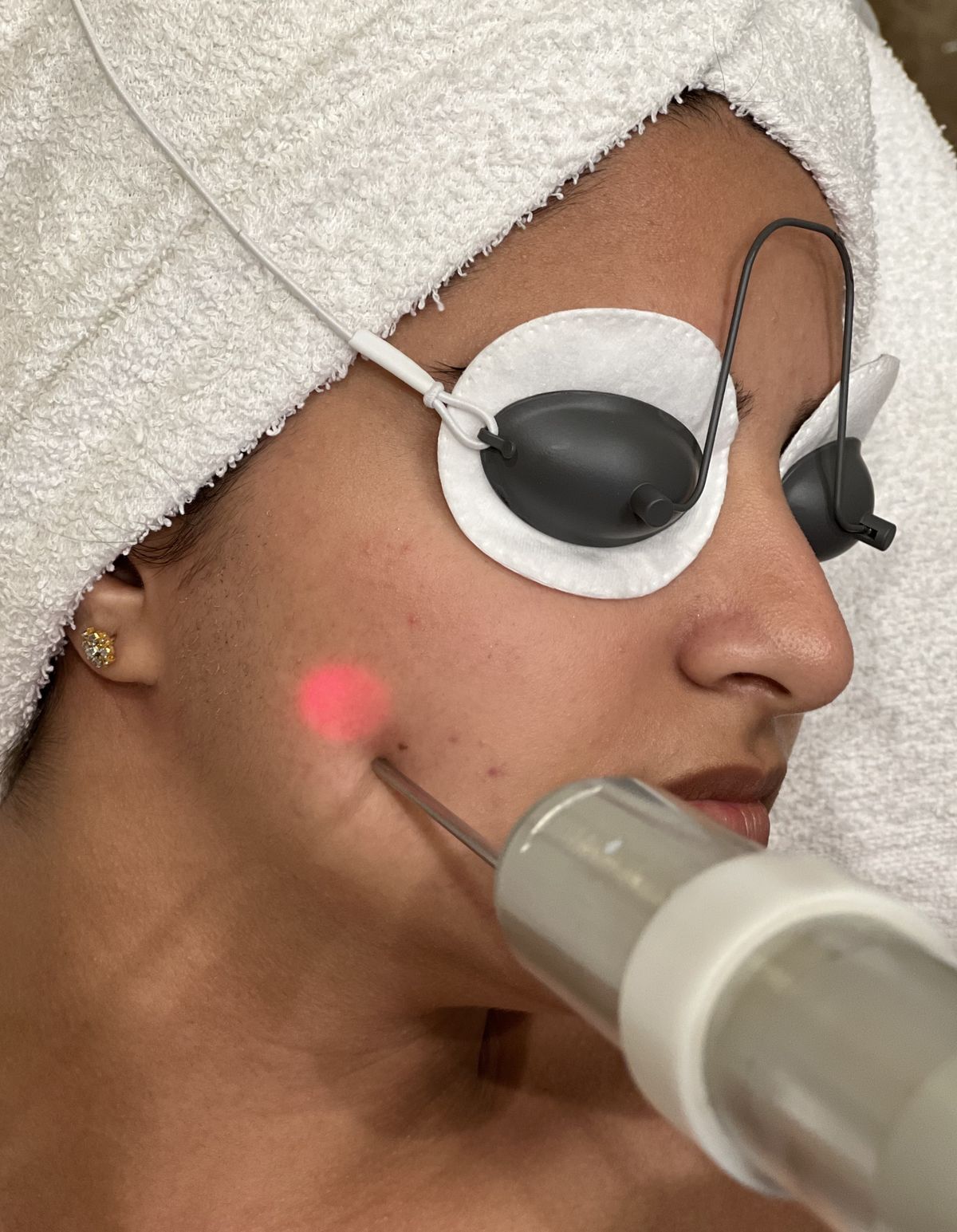 جلسة تشقير وجه و حواجب